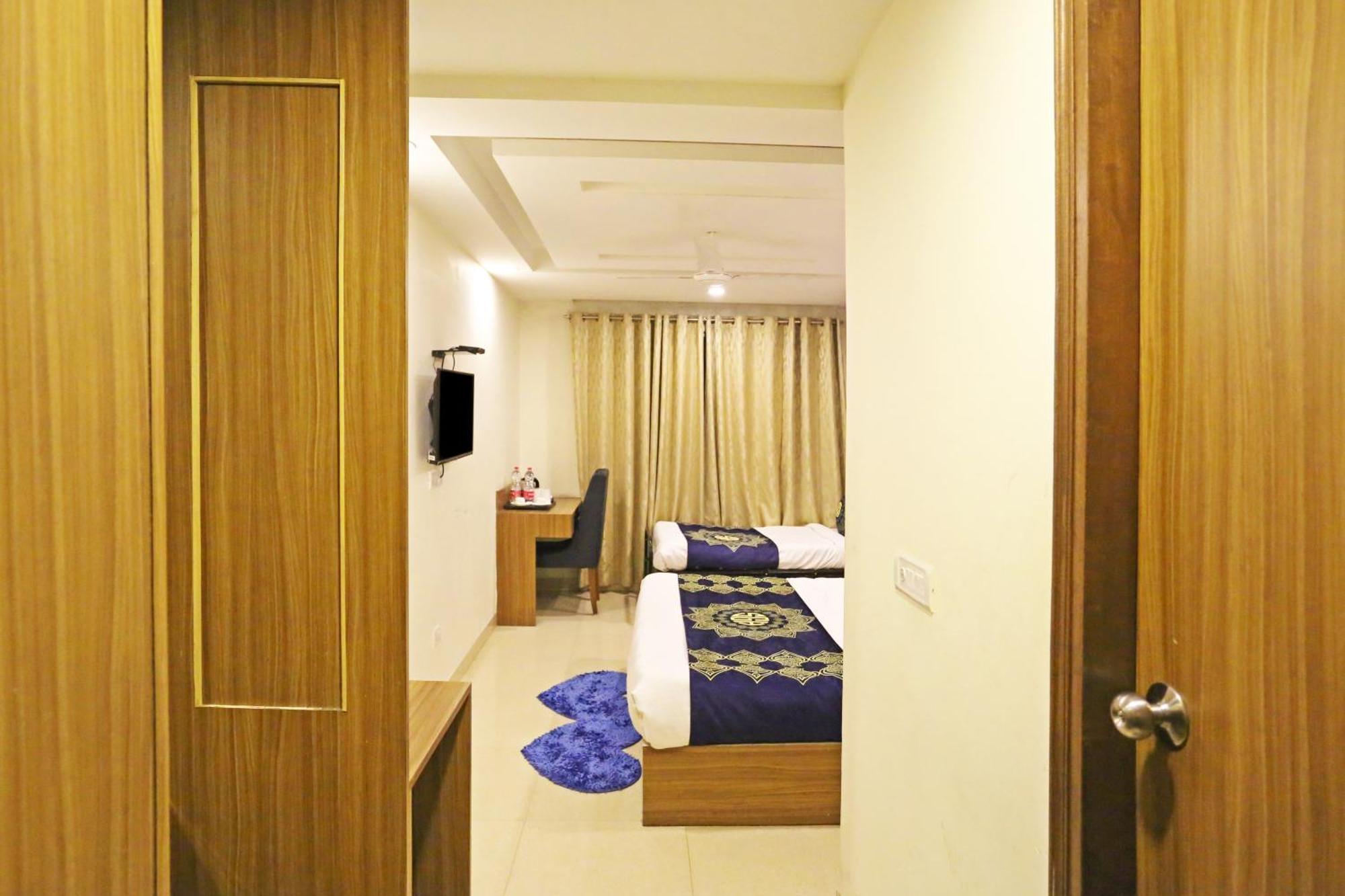 Hotel Grand Suites By D'Capitol Near Delhi Airport New Delhi Bagian luar foto