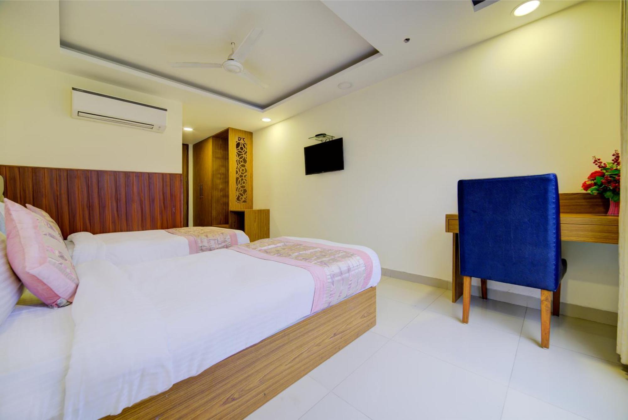 Hotel Grand Suites By D'Capitol Near Delhi Airport New Delhi Bagian luar foto