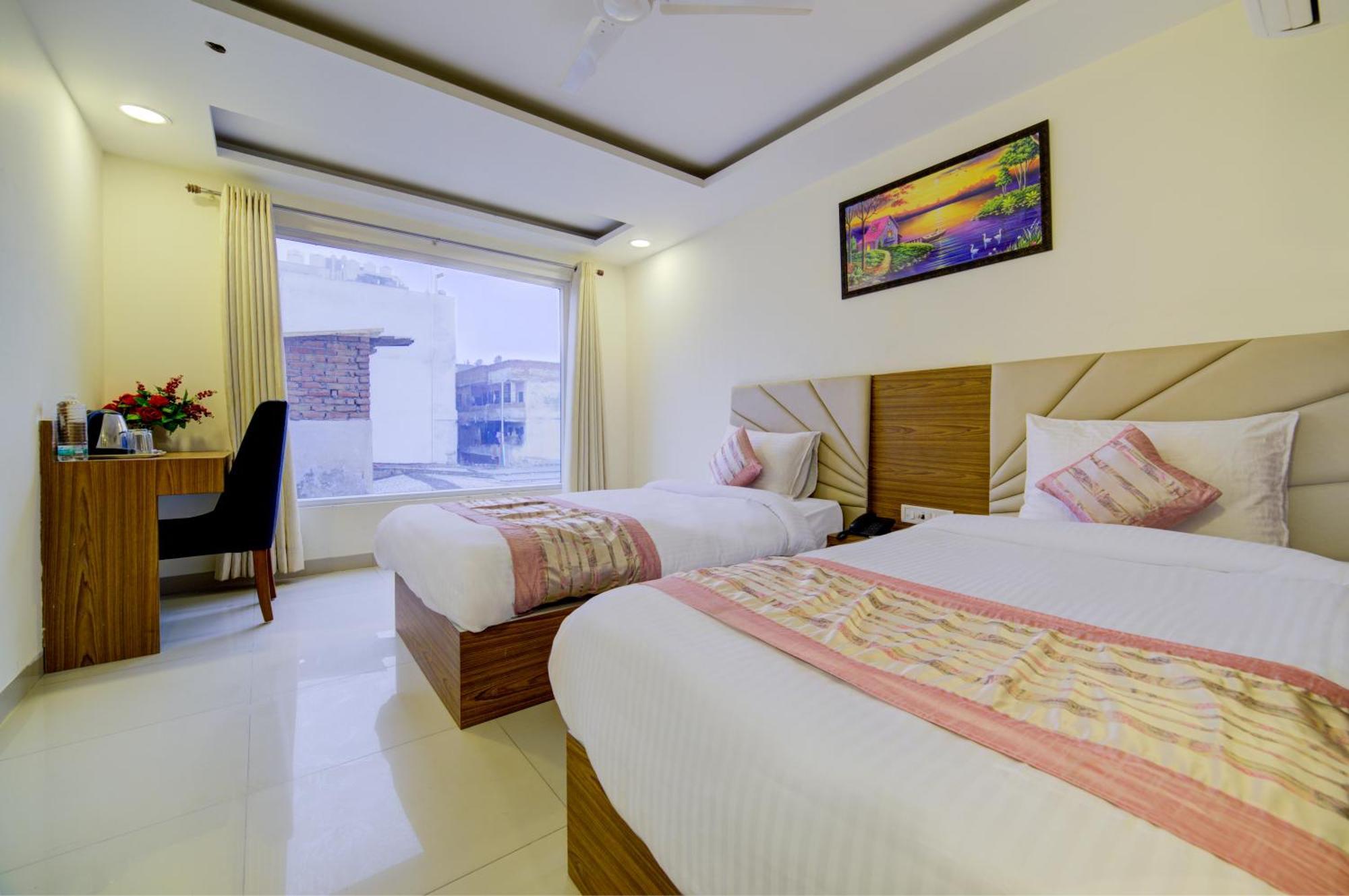 Hotel Grand Suites By D'Capitol Near Delhi Airport New Delhi Bagian luar foto