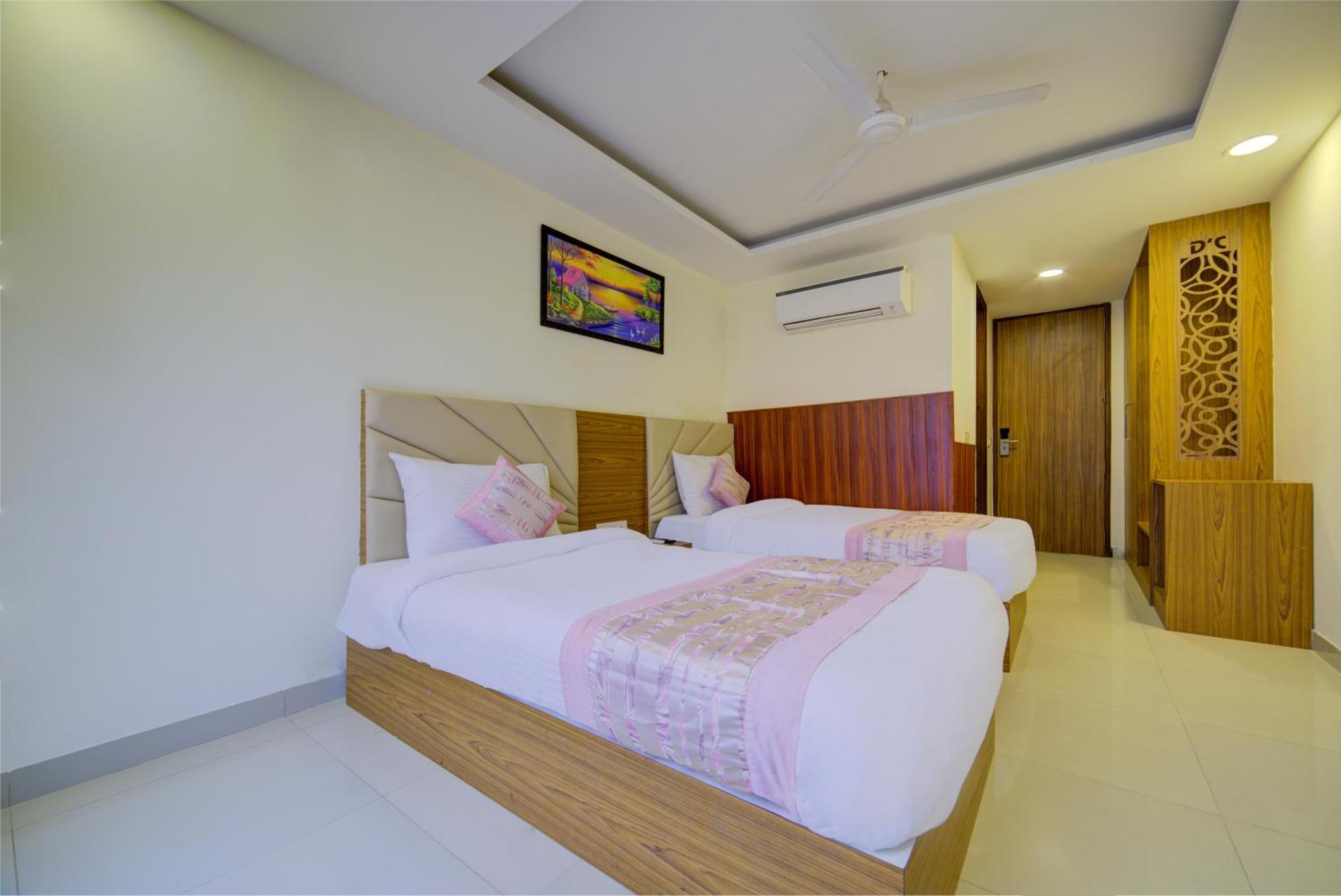 Hotel Grand Suites By D'Capitol Near Delhi Airport New Delhi Bagian luar foto