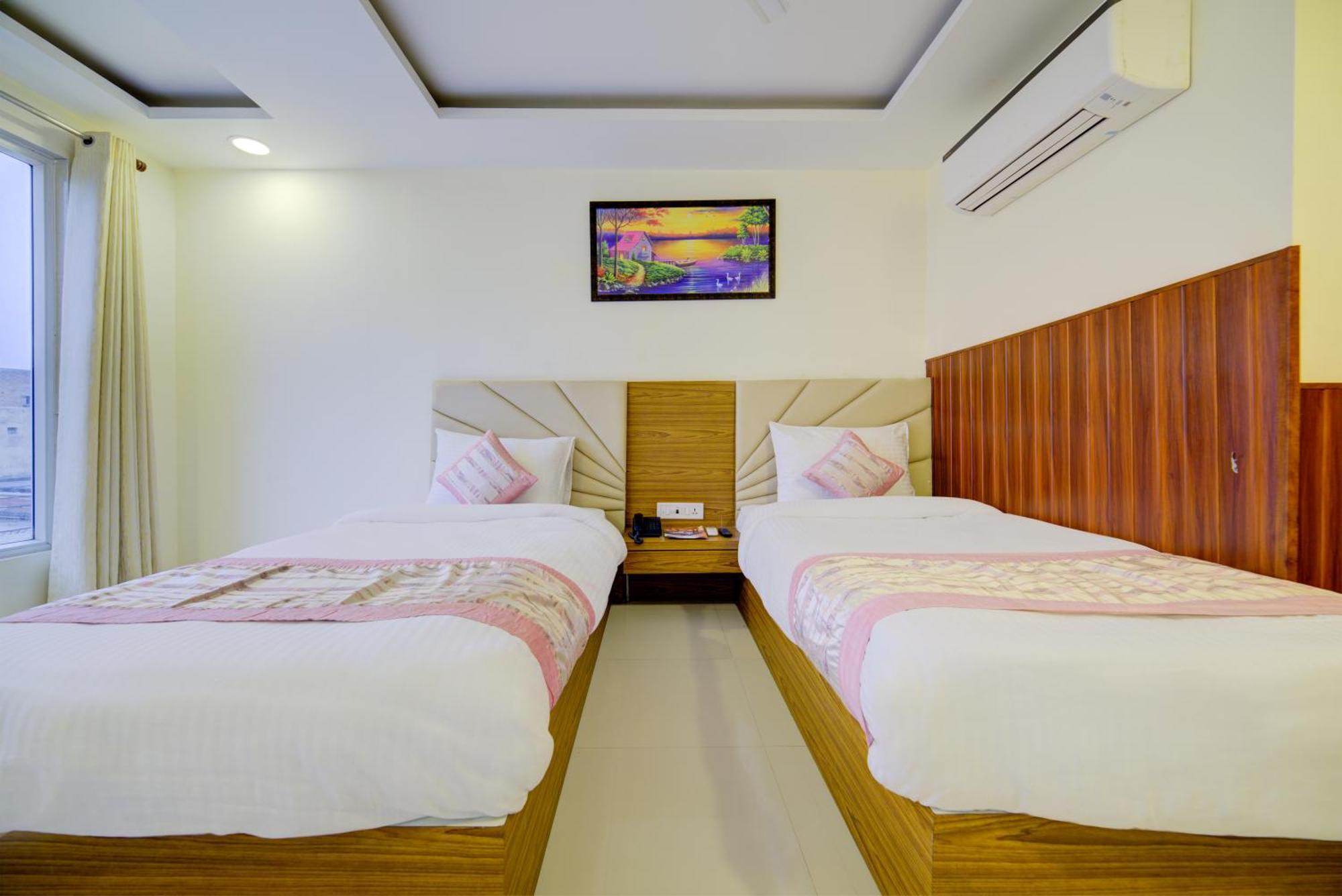 Hotel Grand Suites By D'Capitol Near Delhi Airport New Delhi Bagian luar foto