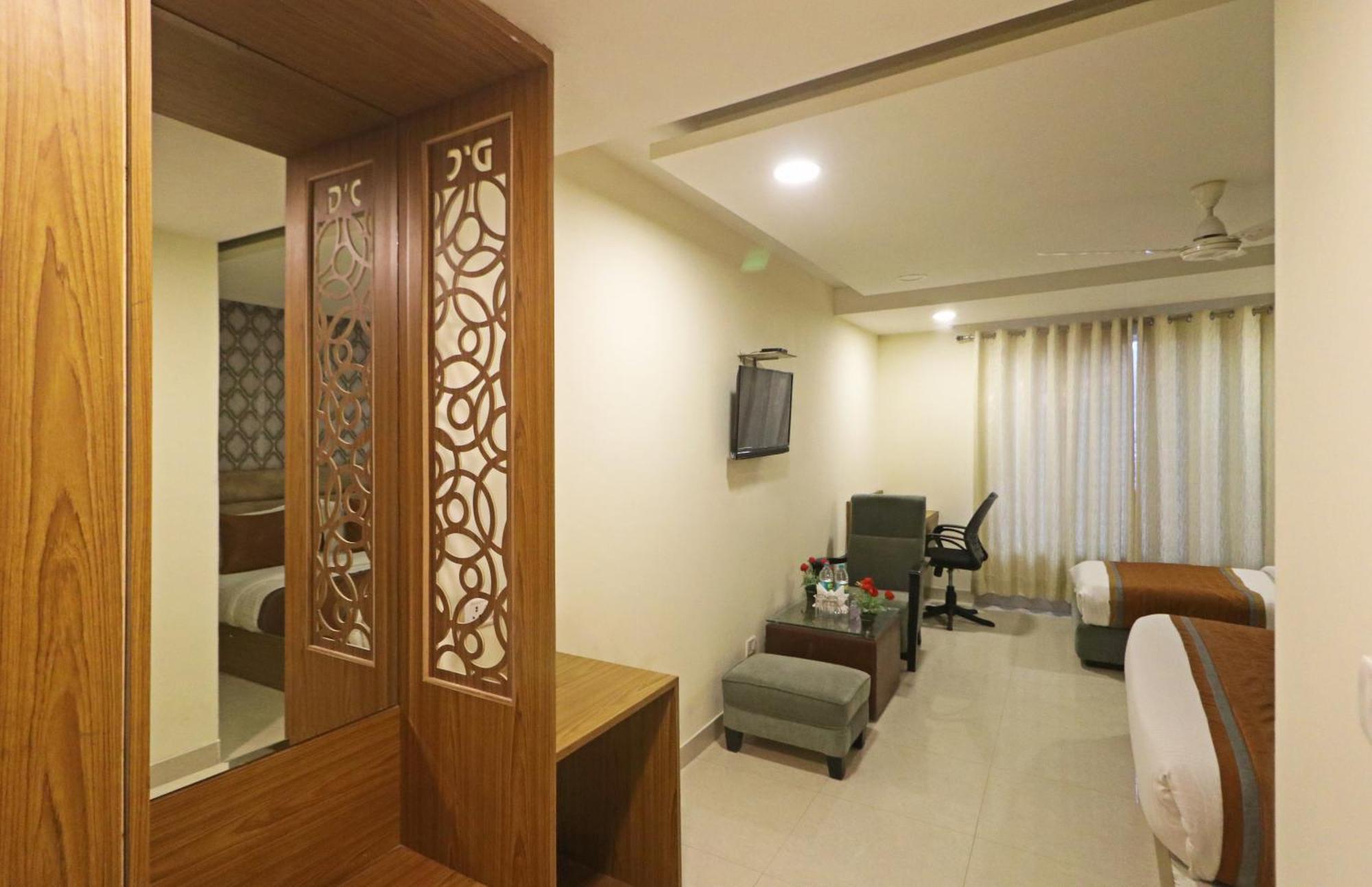 Hotel Grand Suites By D'Capitol Near Delhi Airport New Delhi Bagian luar foto