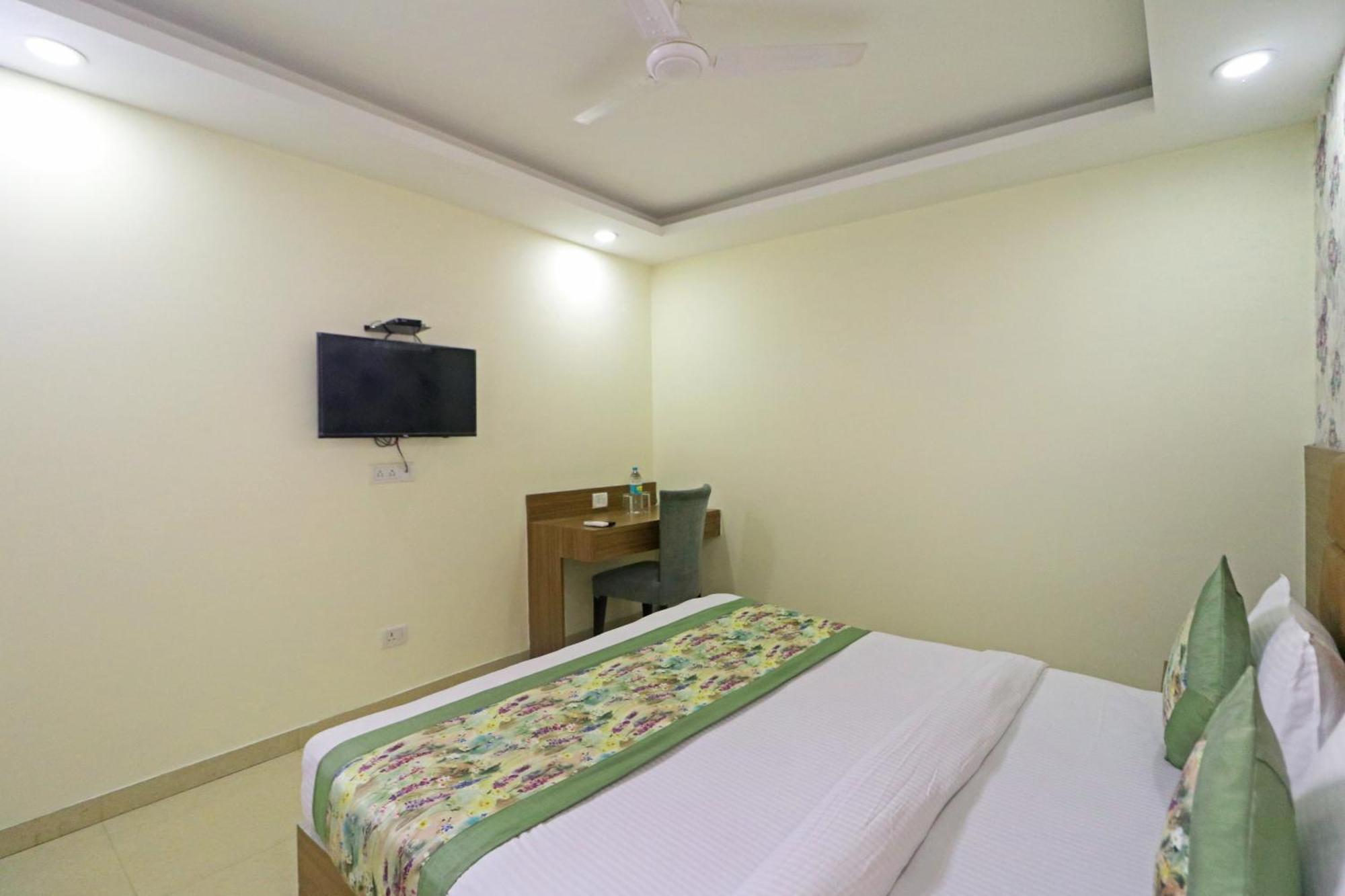 Hotel Grand Suites By D'Capitol Near Delhi Airport New Delhi Bagian luar foto