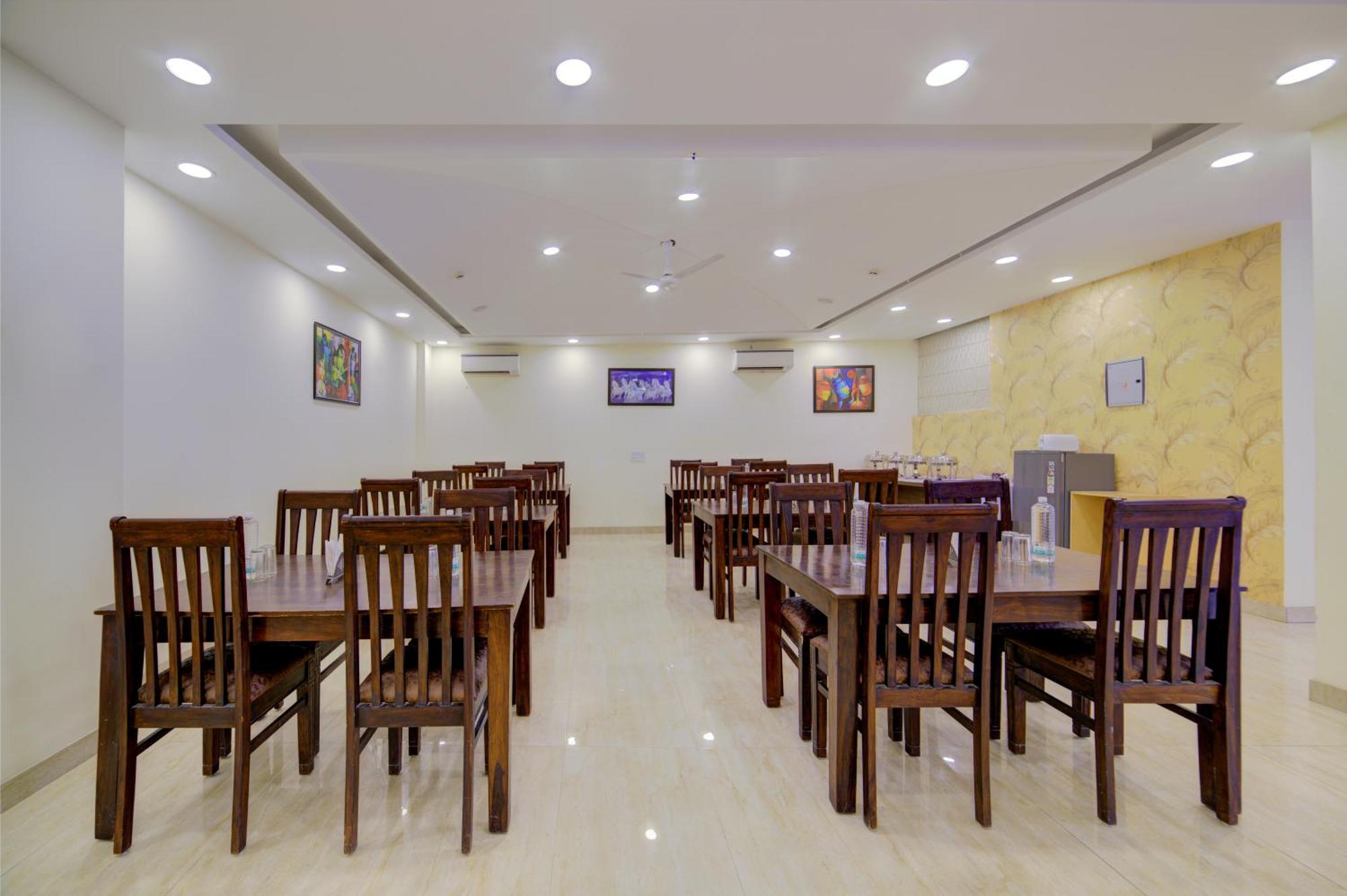 Hotel Grand Suites By D'Capitol Near Delhi Airport New Delhi Bagian luar foto