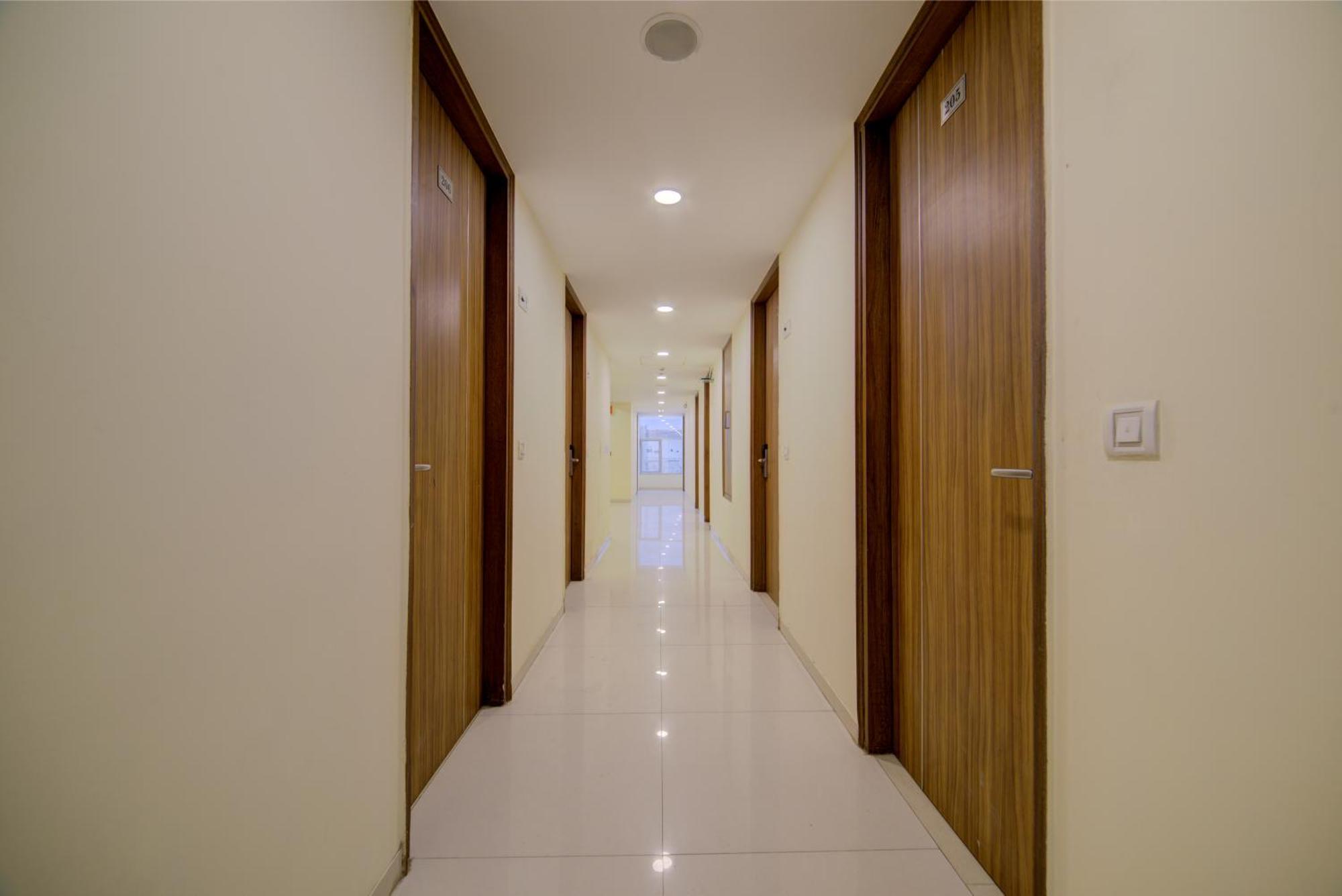 Hotel Grand Suites By D'Capitol Near Delhi Airport New Delhi Bagian luar foto