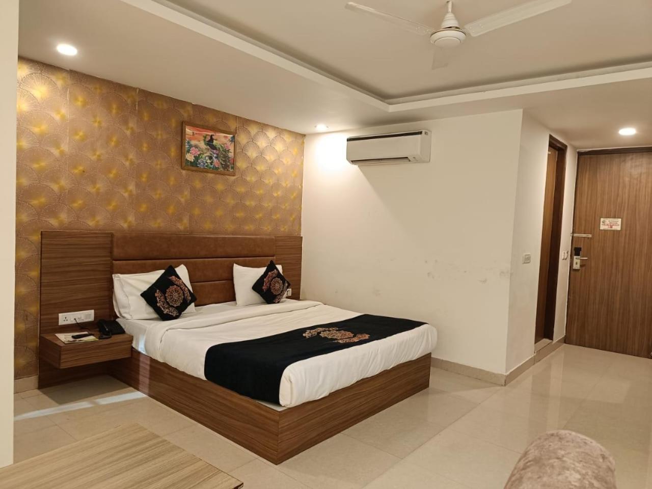 Hotel Grand Suites By D'Capitol Near Delhi Airport New Delhi Bagian luar foto