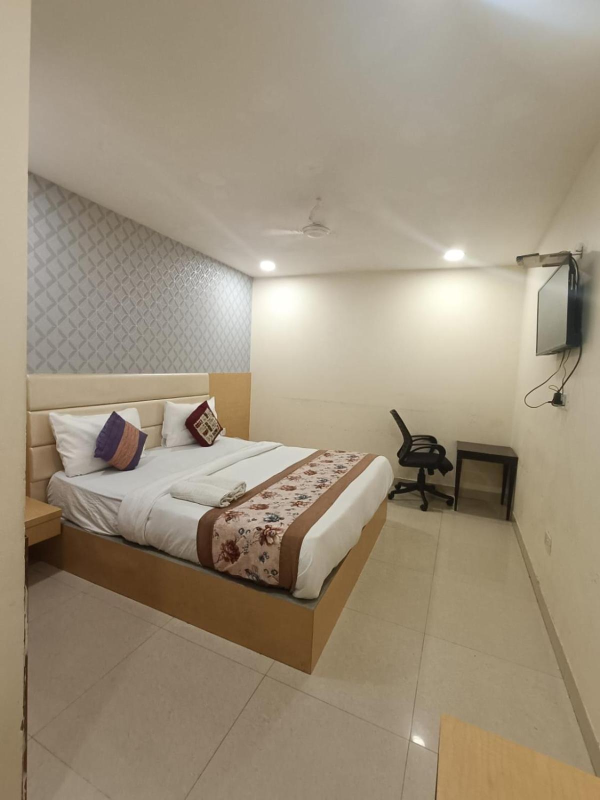 Hotel Grand Suites By D'Capitol Near Delhi Airport New Delhi Bagian luar foto