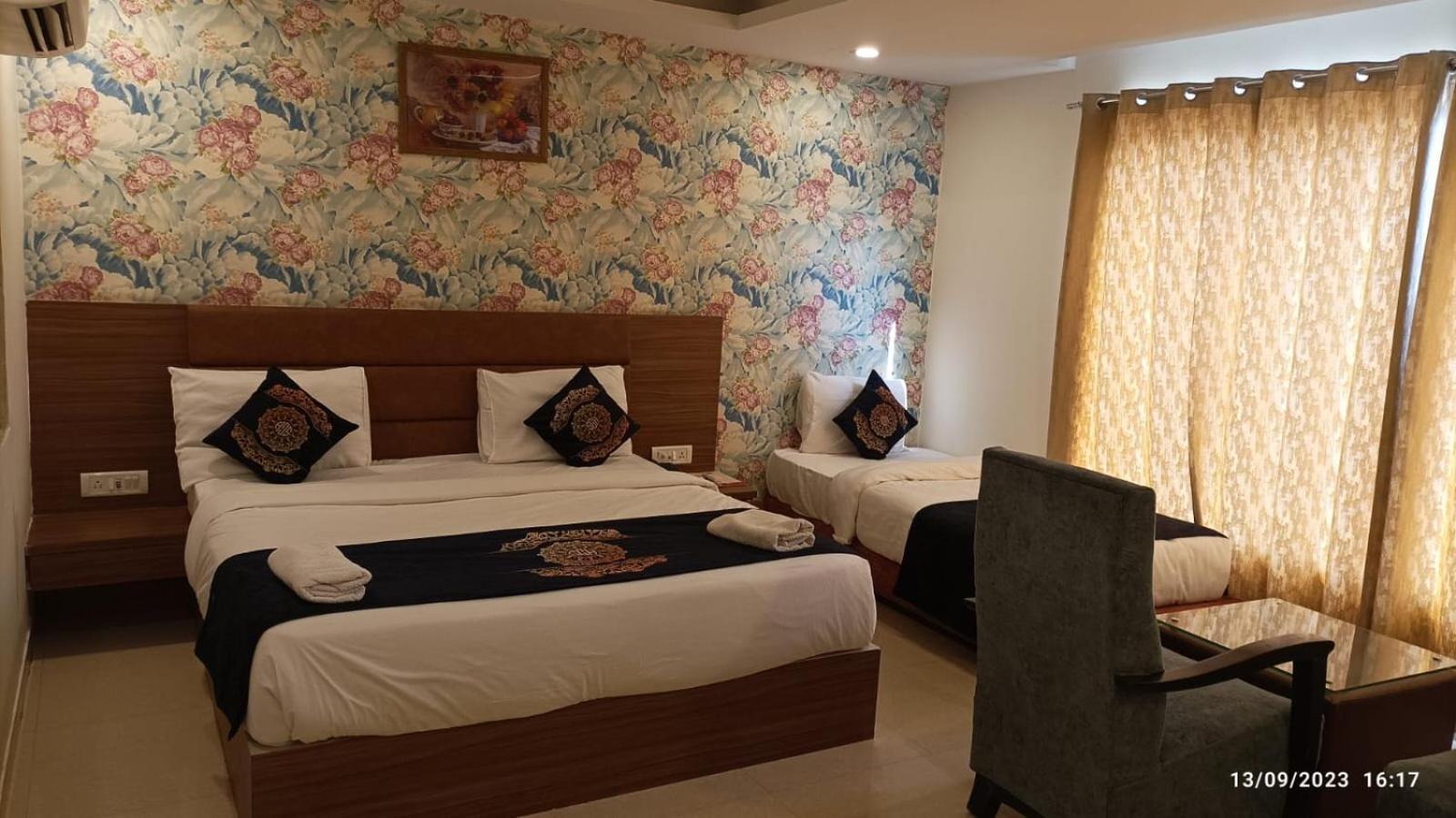 Hotel Grand Suites By D'Capitol Near Delhi Airport New Delhi Bagian luar foto