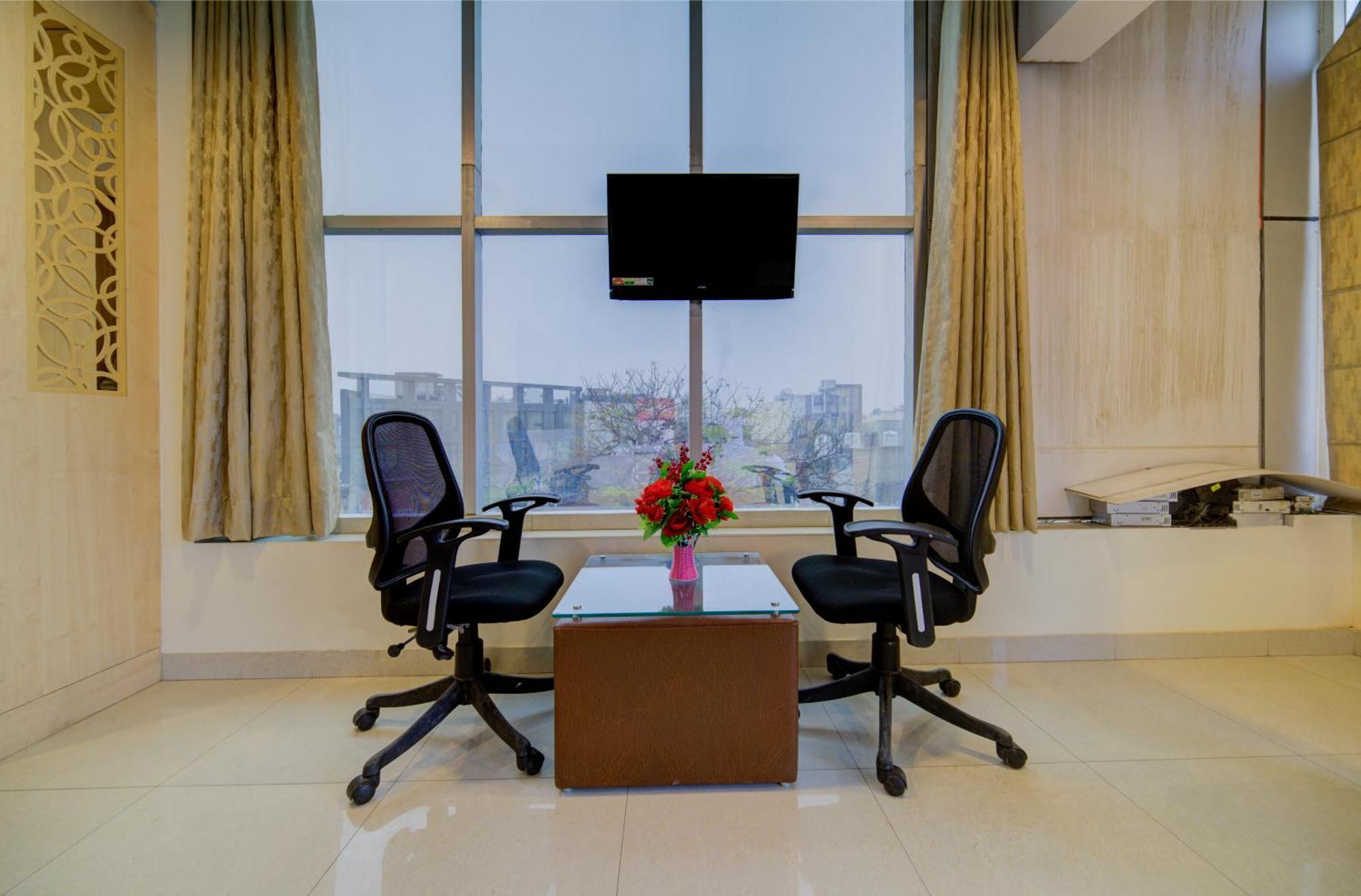 Hotel Grand Suites By D'Capitol Near Delhi Airport New Delhi Bagian luar foto