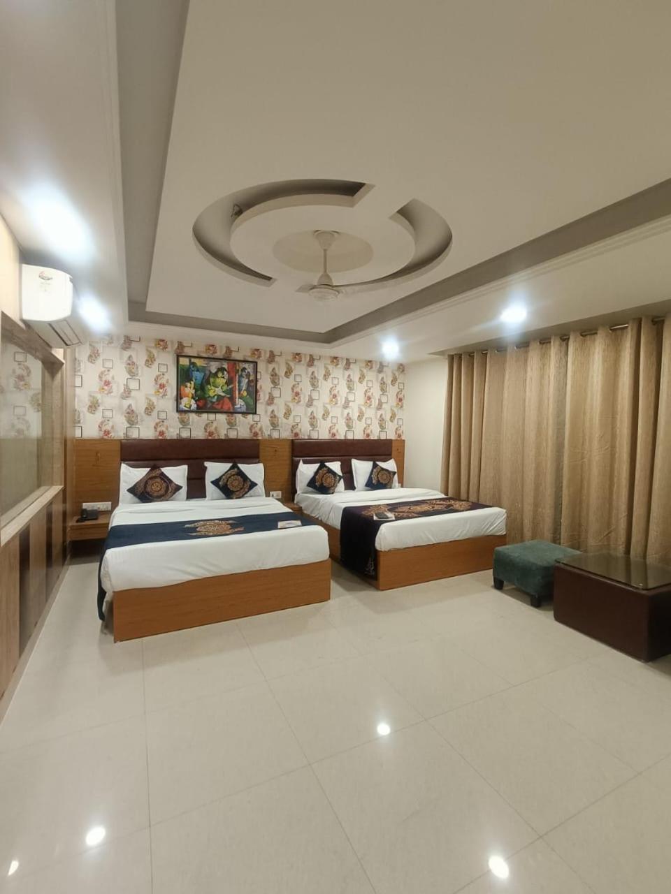 Hotel Grand Suites By D'Capitol Near Delhi Airport New Delhi Bagian luar foto